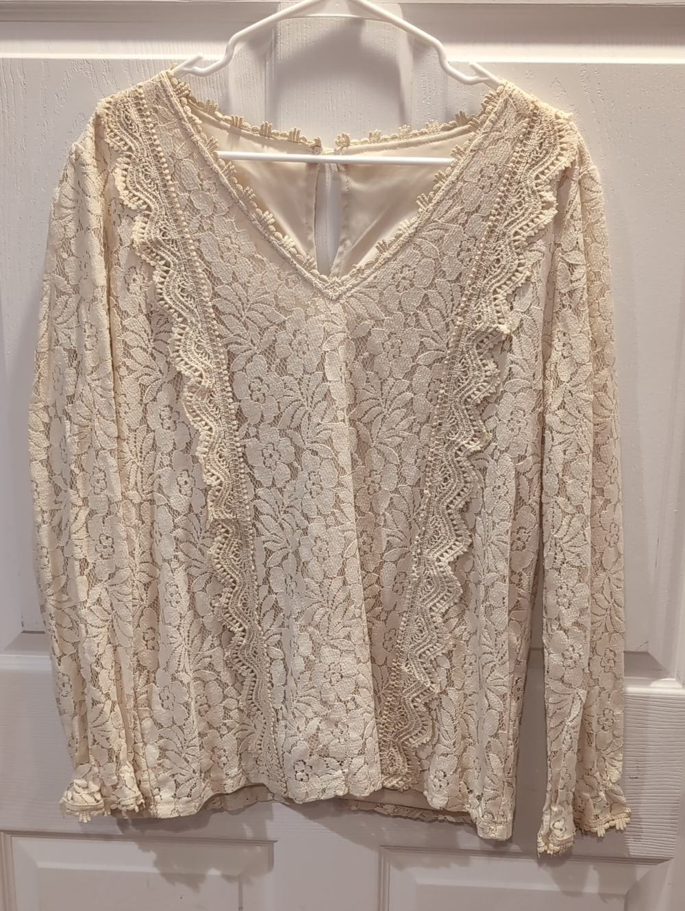 Women's Lace V‑Neck Long Sleeve Top - Cream